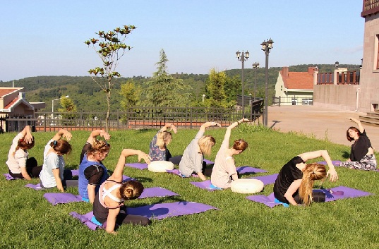 Doktor'dan Meslektaşlarına Özel Yoga Eğitimi!