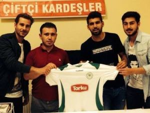 Konyasporlu futbolculardan Çiftçi Kardeşlere ziyaret