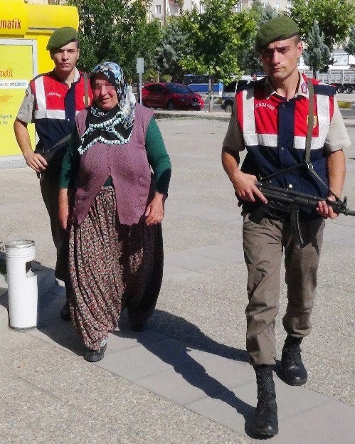 Geliniyle İlişkisi Olduğu İddiasıyla Eşini Öldürdü