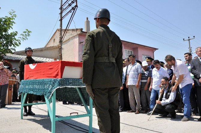 Babadan Şehit Oğluna Son Bakış