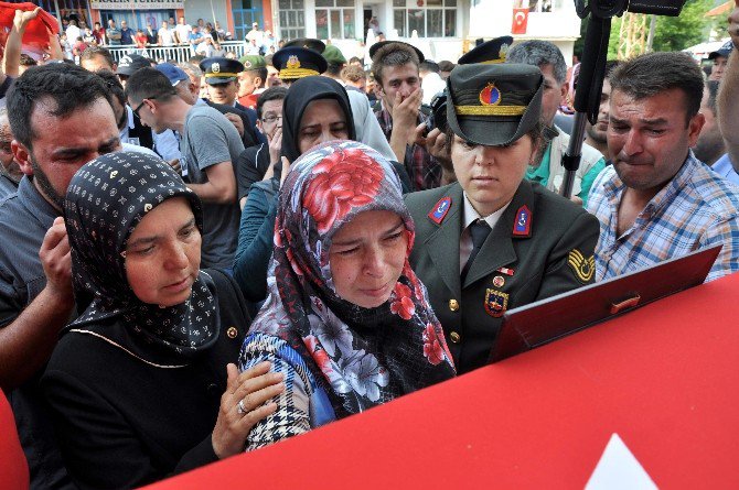 Sare Davutoğlu Şehit Eşinin Doğumuna Katıldı