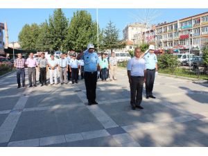 Beyşehir’de Zabıtadan Karanfilli Kutlama