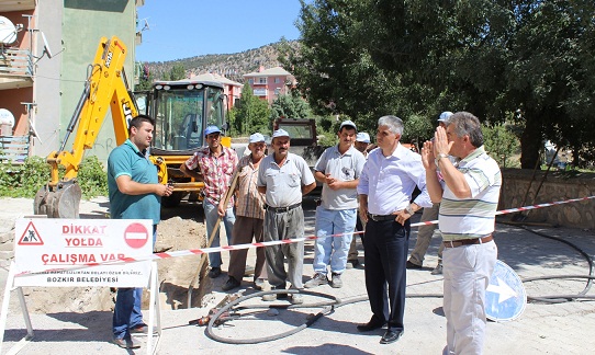 Bozkır Belediyesinin yağmur suyu drenaj hattı çalışmaları sürüyor