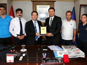 Judo Federasyonu Başkanı Uysal Yazgı’ya teşekkür plaketi verdi