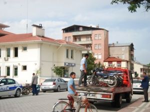 Çok sayıda motorsiklet toplandı.