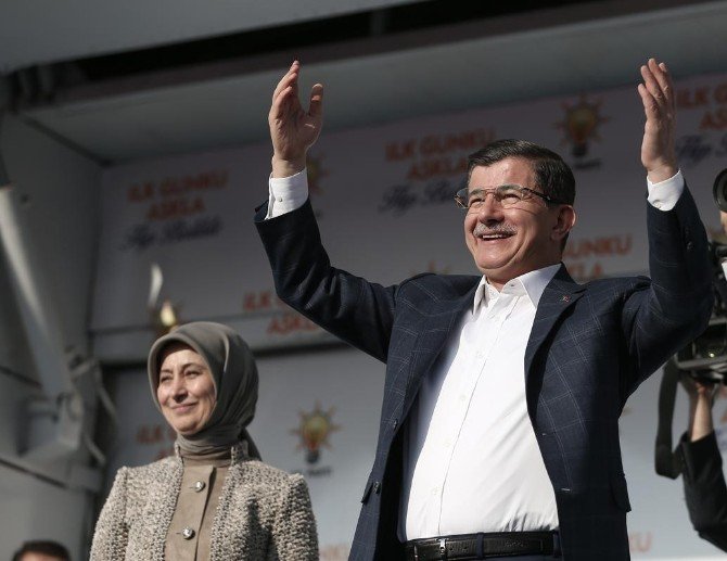 Başbakan Davutoğlu: “İnşallah Güzel Bir Balkon Konuşması Yapacağız Neticesi Ne Olursa Olsun”