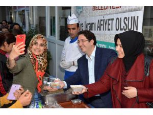 Başkan Yazgı Ve Eşi Aşure İkramında Bulundu