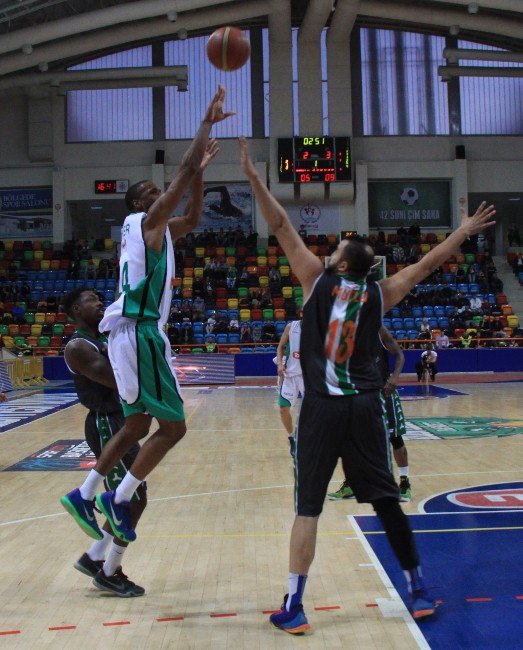 Torku Konyaspor evinde mağlup 76-81