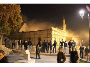 Konya’da Tarihi Camide Korkutan Yangın