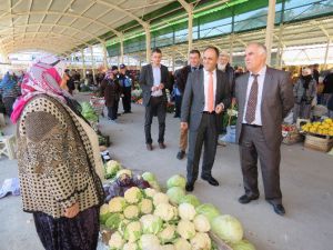 Başkan Özaltun Pazaryerini Ziyaret Etti