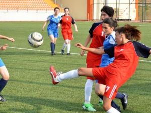 Aksaray futbolda genç kızları ağırlayacak