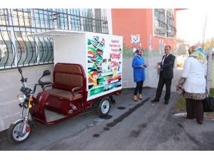 Beyşehir’de Belediyeden Gezici Mini Kütüphaneye Kitap Desteği