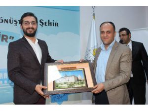 Yazar Hikmet Anıl Öztekin, Beyşehir’de Söyleşiye Katıldı