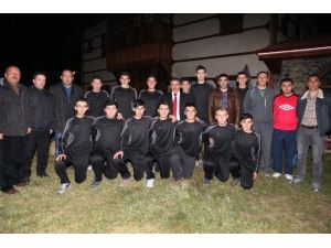 Başkan Mehmet Tutal, Yıldız Ve Genç Voleybol Takımı Kadrosu İle Yemekte Buluştu