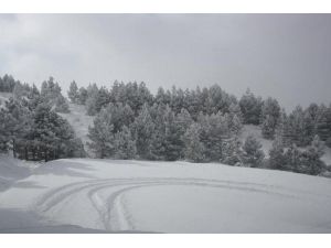 Aladağ’a Yağan Kar Sevindirdi