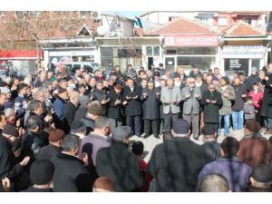 AK Heyet Umreye Gidenleri Uğurladı