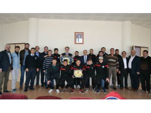 Kulu Emniyet Müdürü Gürkan’dan, Kulu Belediyespor’a Plaket