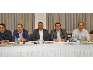 AK Parti Eğitimcilerle İstişare Toplantısı Yaptı