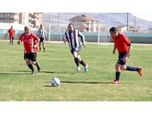 Aksaray Veteranlar, Niğde Veteranları 2-1 Mağlup Etti