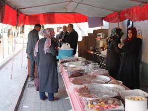 Eğitim yararına kermes açıyorlar