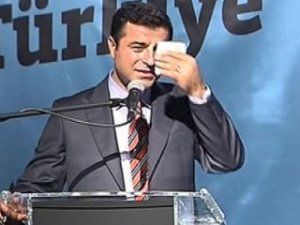 Muhabir, Demirtaş'a Türk bayrağını sordu