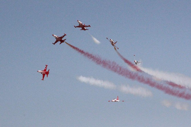 Türk Yıldızları Parkı Görkemli Gösteriyle Açıldı