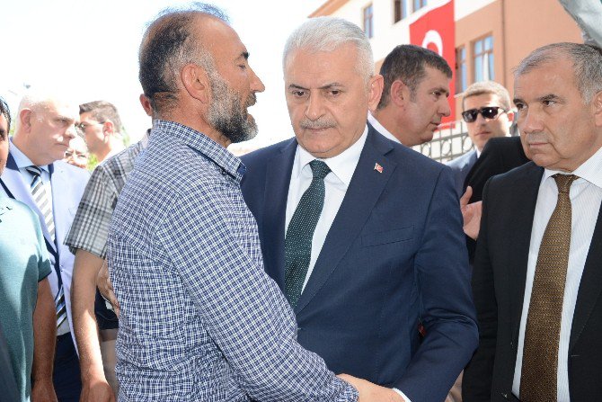 Bakan Yıldırım Ve Elitaş Şehit Babasını Ziyaret Etti