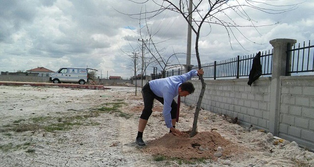 Çalışkan Müdür Yeşil bir Eskil İçin Yine Paçaları Sıvadı!