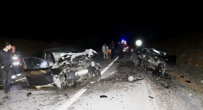 Konya’da İki Otomobil Kafa Kafaya Çarpıştı: 4 Yaralı