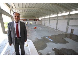 Başkan Özaltun, Beyşehir Kültür Merkezi’nde İncelemelerde Bulundu