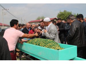 Kazada Yanarak Ölen Karı-koca Toprağa Verildi