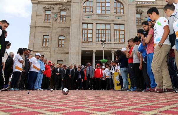 Beyazay Derneği Aksaray’da Stant Açtı