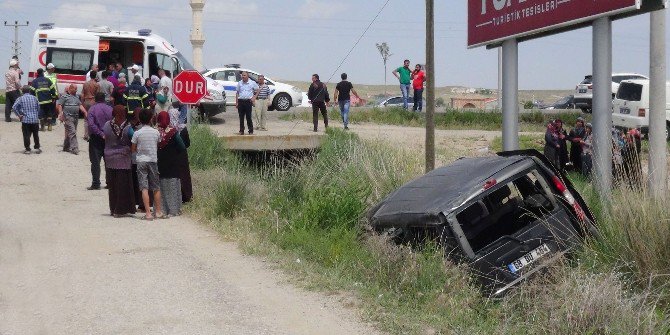 Hafif Ticari Araç Takla Attı: 1 Ölü