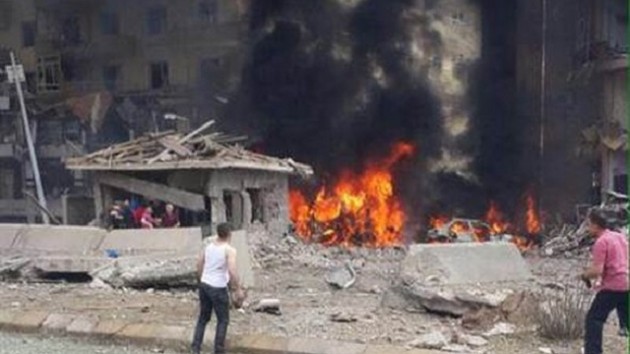 Midyat Emniyet Müdürlüğü'ne bombalı araçla saldırı