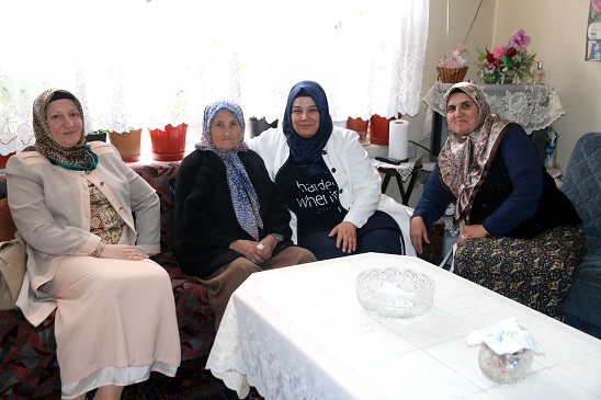 Hasibe Yazgı ve Zehra Aslan'dan Şehit Ailelerinin Evlerine Ziyaret 