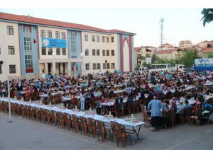 Aksaray Belediyesi Taşpazar Mahallesinde İftar Sofrası Kurdu