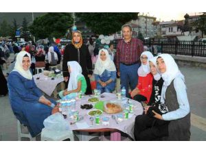 Akşehir’de 2. Geleneksel Çocuk İftar Şenliği