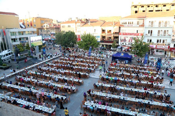 Aksaray Belediyesi’nden 7 Bin 500 Kişilik İftar