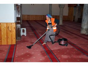 Akşehir Belediyesi Cami Temizliklerini Sürdürüyor