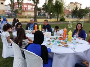 Vali Pekmez Çocuk Evi Sakinleri İle İftarda Buluştu