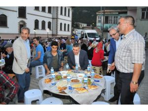 Akşehir Belediyesi’nin mahalle iftarları sürüyor