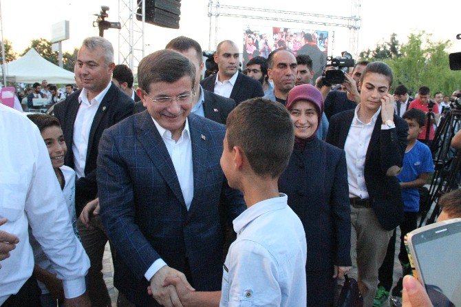 Davutoğlu ve Elvan Konya’da iftara katıldı