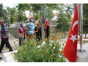 Aksaray’da şehitlik ziyaretçileriyle dolup taştı