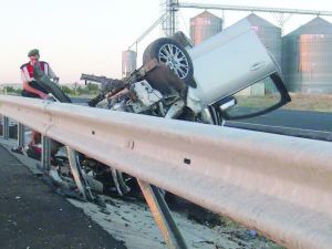 Aksaray'da feci kazada otomobil hurdaya döndü: 8 yaralı