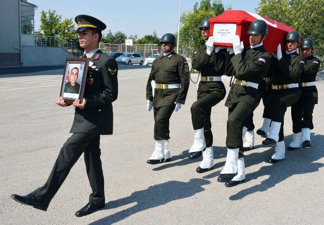 Trafik kazasında şehit düşen asker memleketine uğurlandı