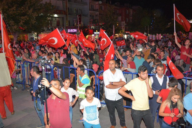 Aksaray’da bayrak satışları patladı