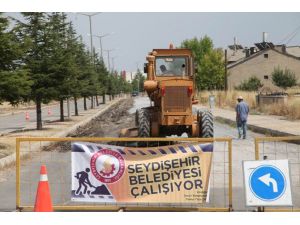 Seydişehir Belelediyesi, bozuk yolları onarıyor