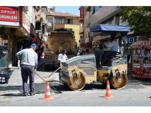 Aksaray Belediyesi yama asfalt çalışmalarına devam ediyor