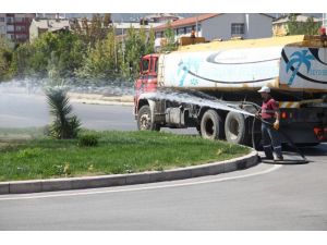 Seydişehir’de yeşil alanlar sulanıyor