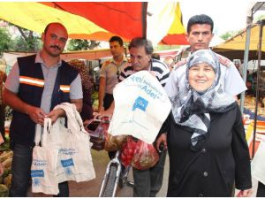 Selçuk Belediyesi 20 bin adet bez torba dağıttı